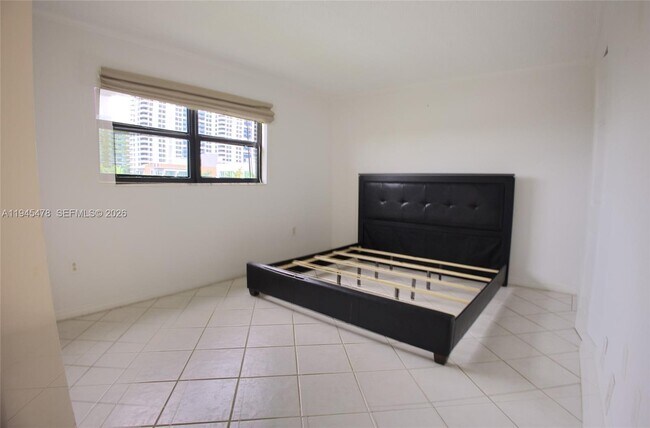 Building Photo - 1439 West Ave