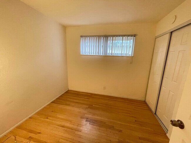 Building Photo - 35459 Breton Dr