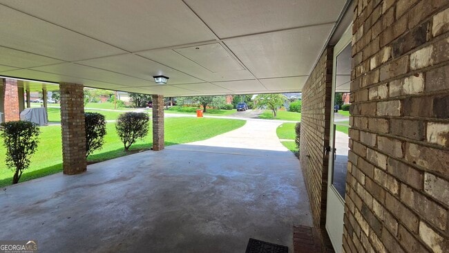 Building Photo - 715 Barnesdale Dr