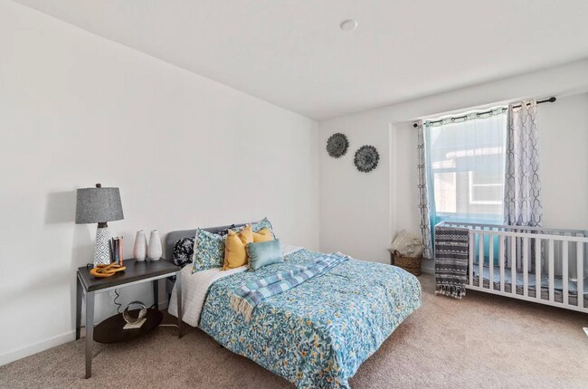 Building Photo - STUNNING 3/2.5 (Natomas)! Gym, Pool, Solar...