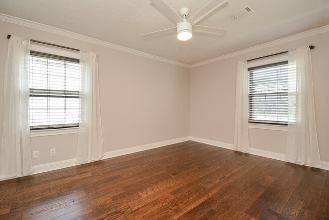 Building Photo - 9614 Val Verde St