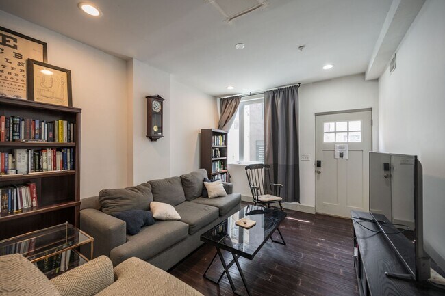 Building Photo - Modern Olde Kensington Home