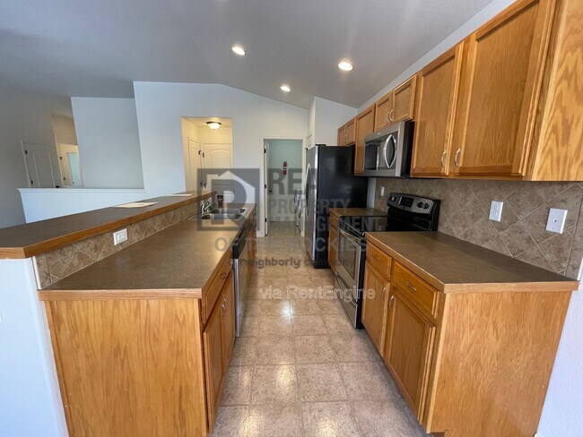 Building Photo - 420 Territory Ln