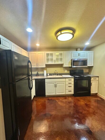 Building Photo - 1165 Vail Way N