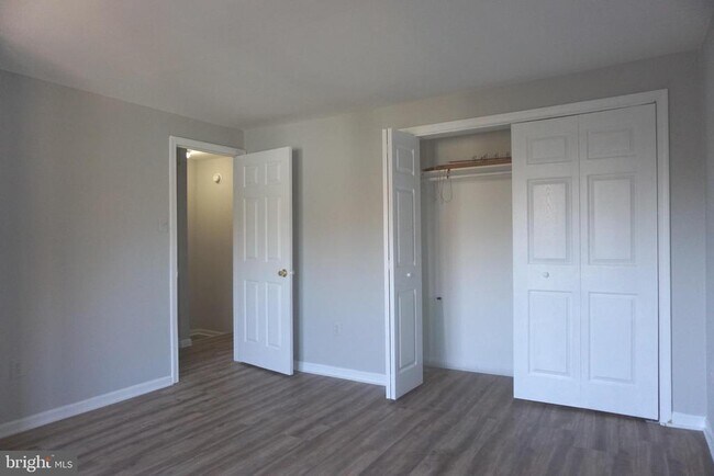 Building Photo - 19 Shady Spring Pl