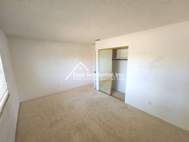 Building Photo - Cute Florin Area 3bd/2ba House with 2 Car ...
