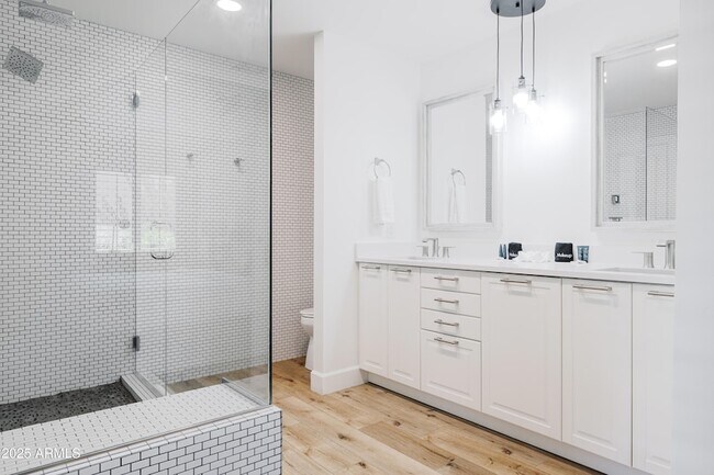 Building Photo - 5226 E Kathleen Rd