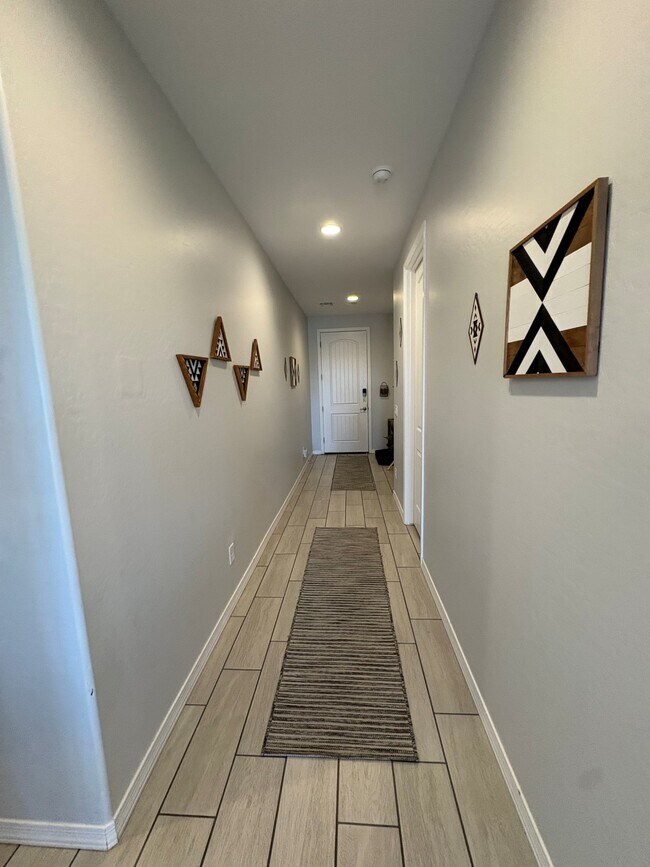 Building Photo - 6255 Goldfinch Dr
