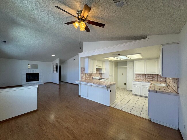 Building Photo - Spring Valley Lake Community Home