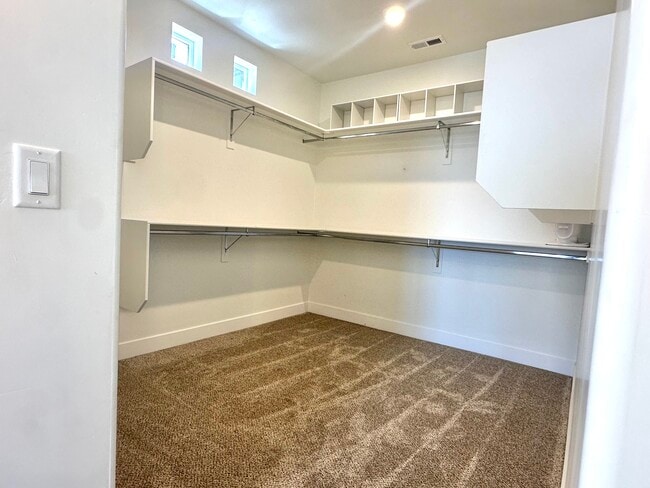 Building Photo - 655 S Lesina Hts Dr