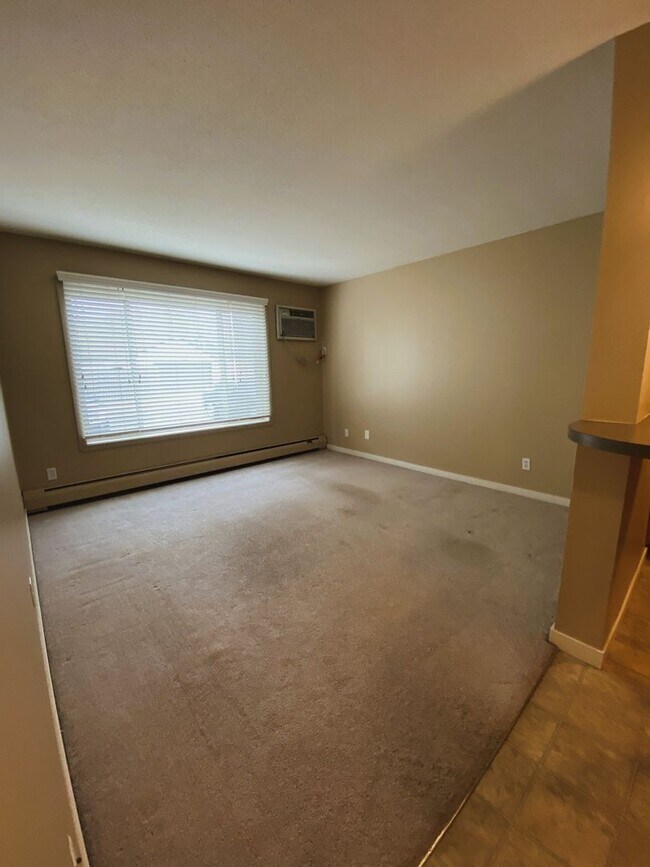 Building Photo - 3729 Snelling Ave