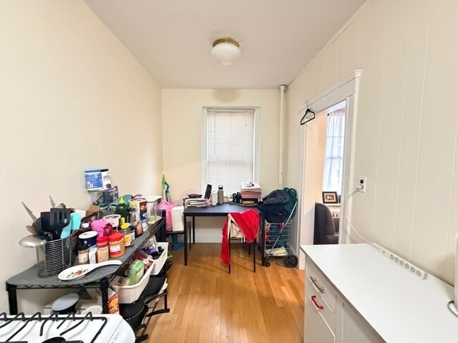 Building Photo - 64 Queensberry St