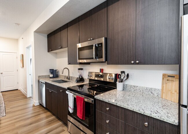 Building Photo - Westside 1 bed, 1 bath Luxury Apartment near Garden of the Gods