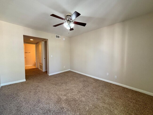 Building Photo - Beautiful 2 Bedroom 2 Bathroom Home in Woodland Hills
