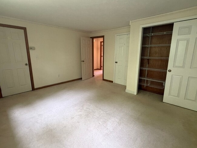 Building Photo - Spacious 2-Bedroom 1 1/2 bath- End-Unit Townhouse, Dunbarton, NH