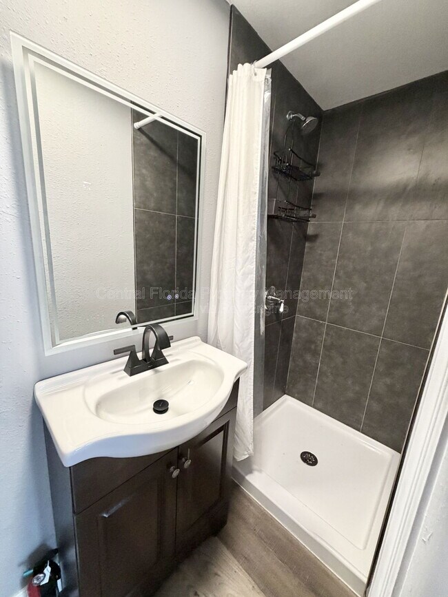 Building Photo - 2223 Amherst Ave