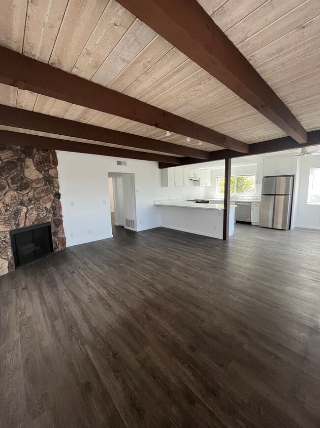 Building Photo - 2BR/2BA Condo Available Now - $1,000.00 Off First Months Rent