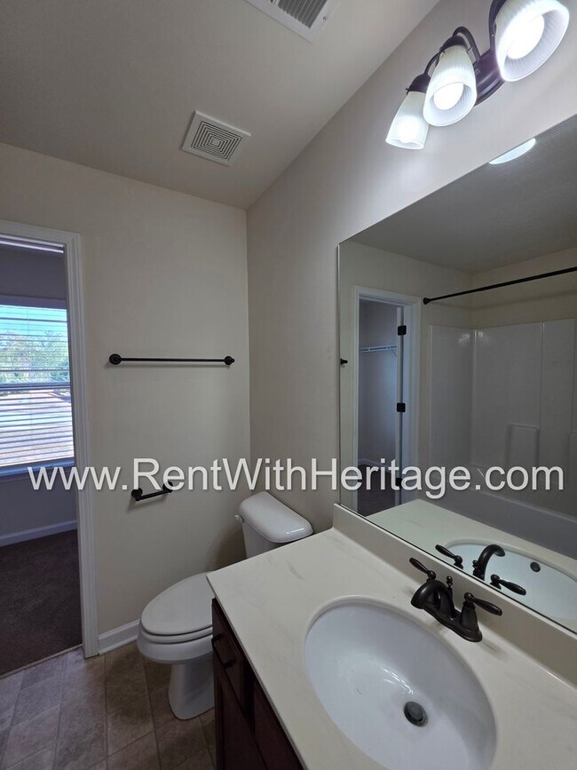 Building Photo - ABSOLUTELY BEAUTIFUL 5 BEDROOM/ 4.5 BATH HOME YOU DONT WANT TO MISS.