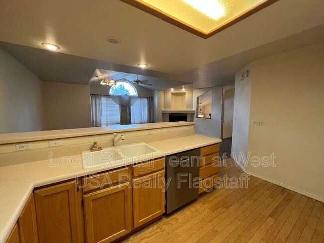 Building Photo - 6087 E Mountain Oaks Dr