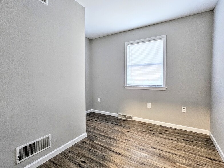 Building Photo - 35 Sunrise Cir