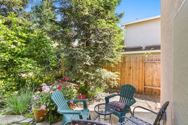 Building Photo - 3 Bedroom in Mace Ranch