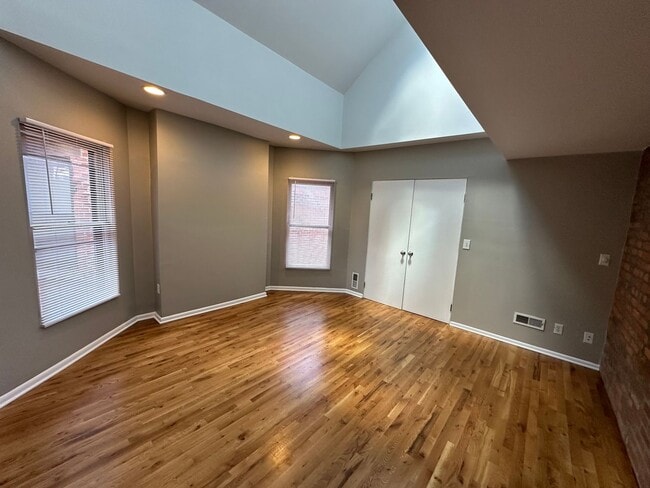 Building Photo - Collins Ave 241-243 MLR