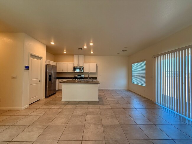 Building Photo - NEWLY UPGRADED 3 BED 2.5 BATH 2 CAR GARAGE...
