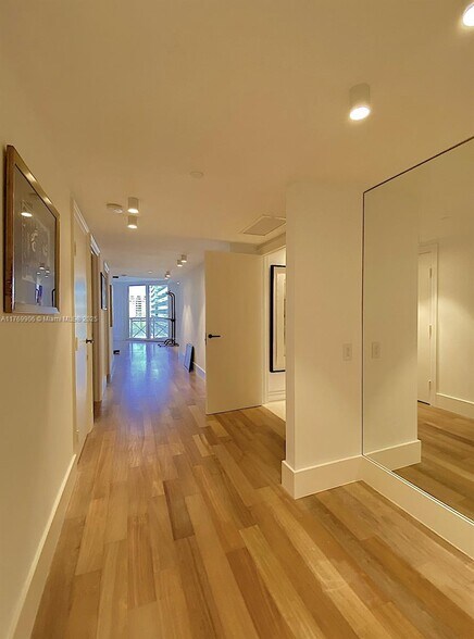Building Photo - 430 Grand Bay Dr