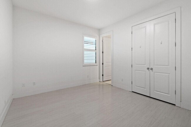 Building Photo - 1221 Faulkner Ter