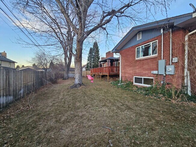 Building Photo - 2025 Lee St