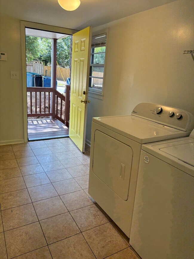 Building Photo - Spacious Renovated Lakewood Duplex! Walk t...