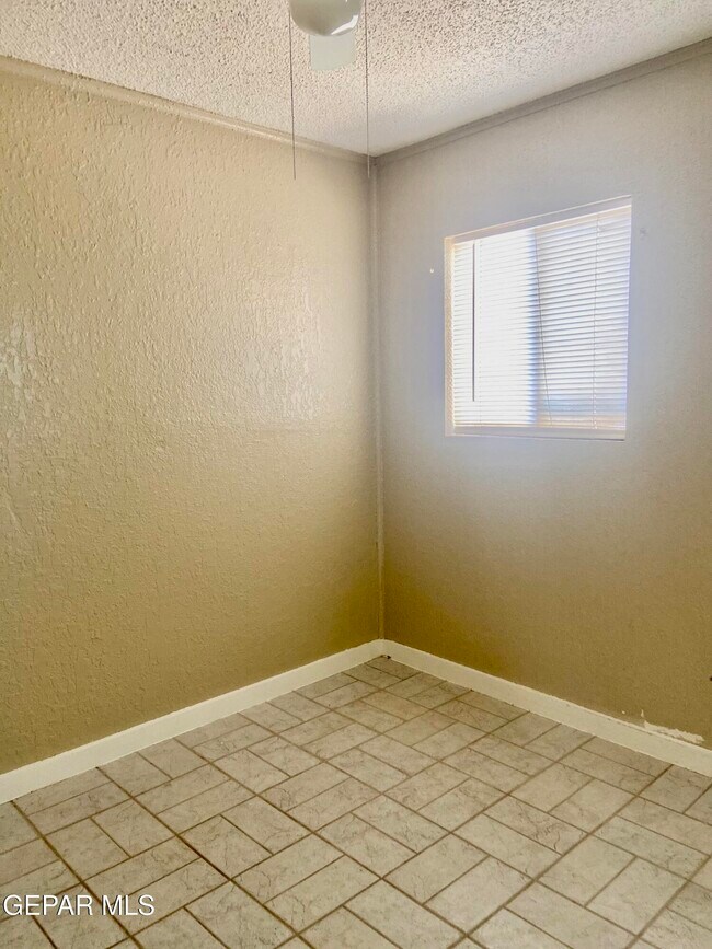 Building Photo - 601 Lomaland Dr