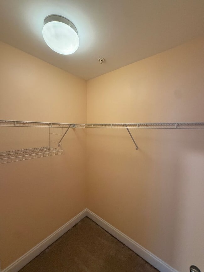 Building Photo - ACT FAST! 4 Bedroom Townhome in Desirable Gateway Overlook Community!