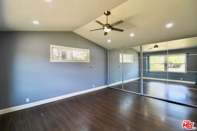 Building Photo - 7610 Kelvin Ave