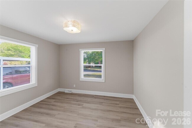 Building Photo - 2405 Greenland Ave