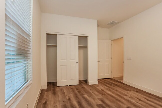 Building Photo - 9918 E Acceleration Dr