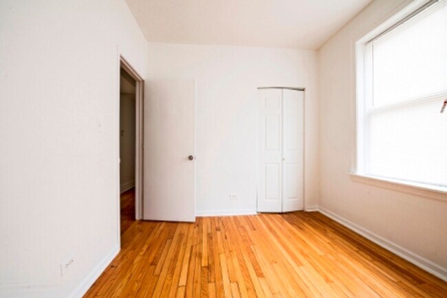 Building Photo - 6933 S Indiana Chicago, IL 60637