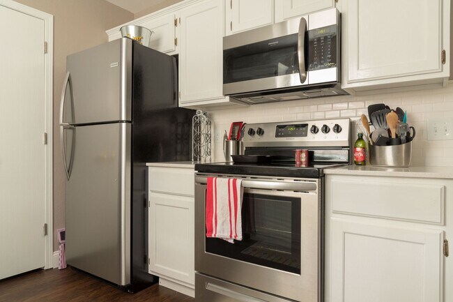 Building Photo - Updated 3-bedroom 2 bath home in Fayettevi...