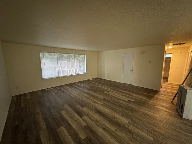 Building Photo - 306 S 20th St