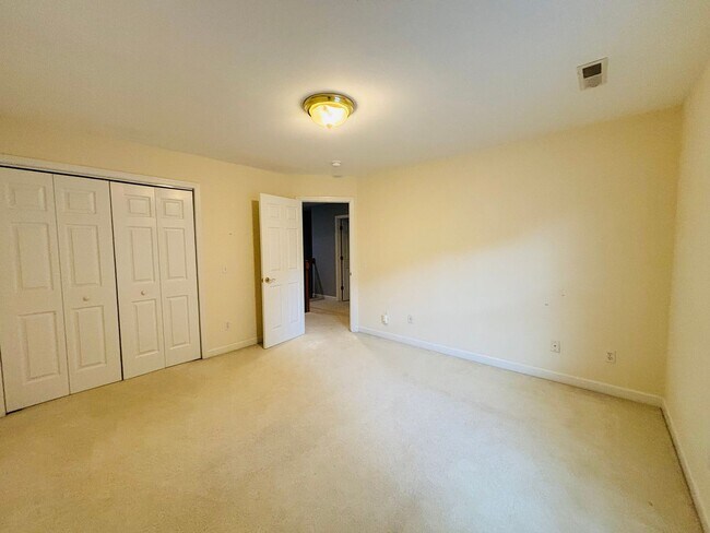 Building Photo - * RE-RENTAL AVAILABLE 7/15/26 * 3 Bedroom 2.5 Half Bath Townhouse with 2 Car Garage
