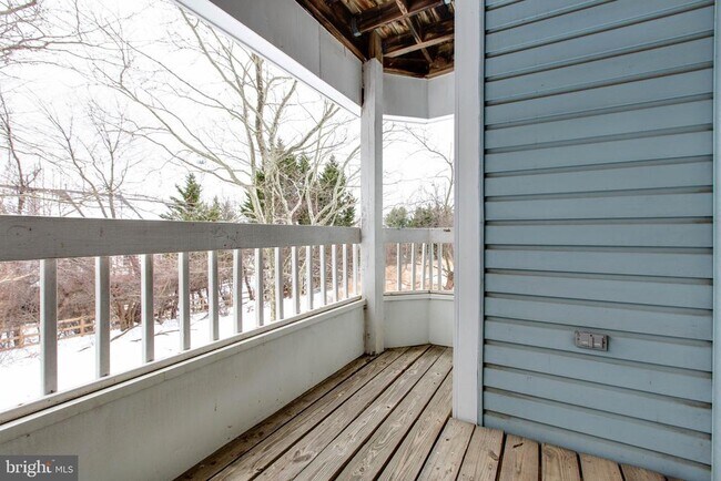 Building Photo - 8399 Montgomery Run Rd