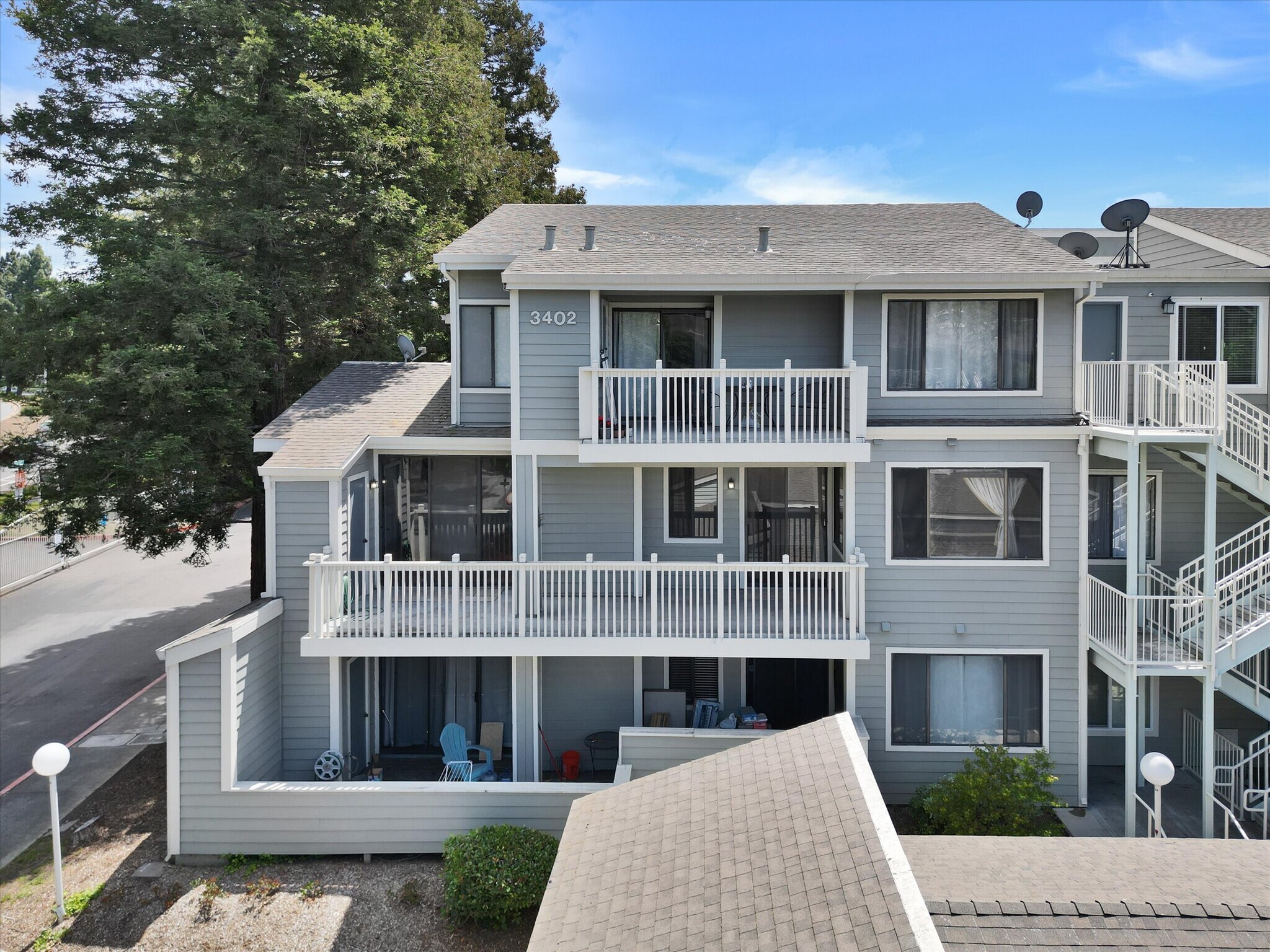 Building Photo - 3402 Pinewood Terrace