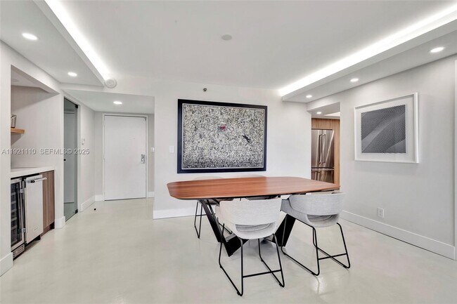 Building Photo - 1627 Brickell Ave