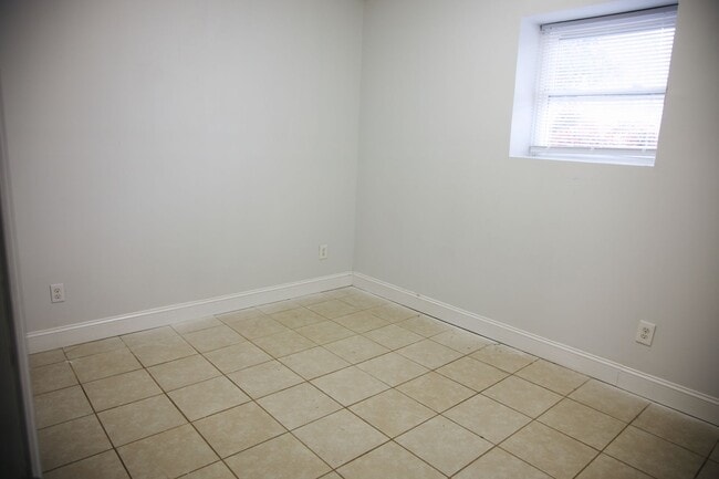 Building Photo - 5bd home!