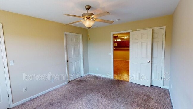 Building Photo - 19 Rotunda Cir