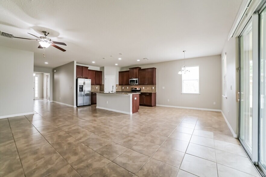 Building Photo - 402 Blakely Ct
