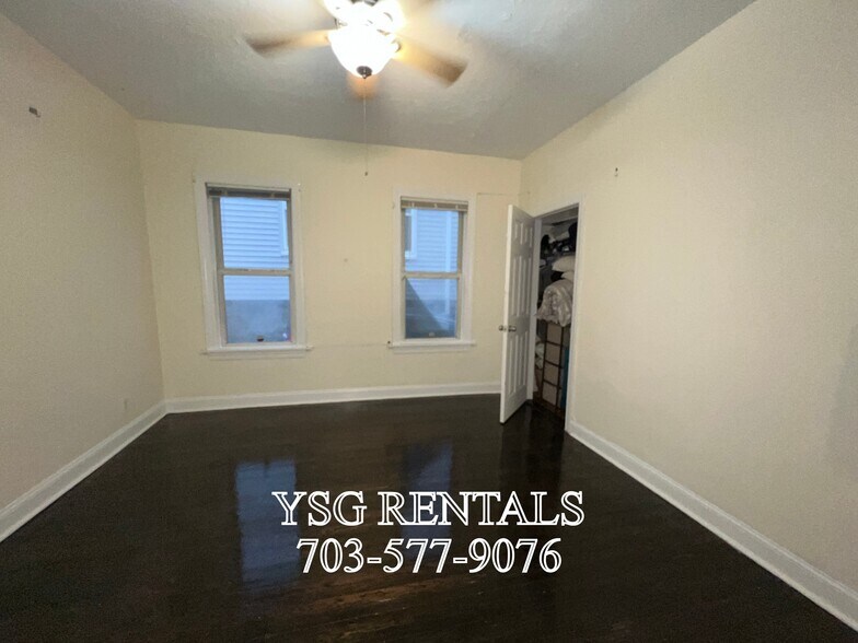 Building Photo - 9 Sunset St