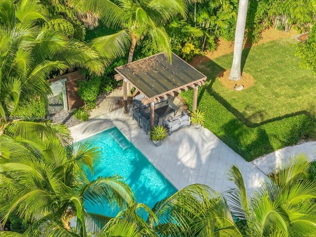 Building Photo - 863 NE 90th St