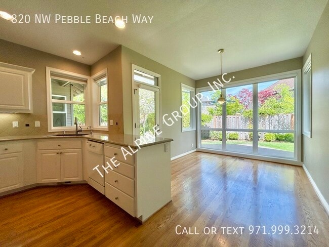 Building Photo - 820 NW Pebble Beach Way