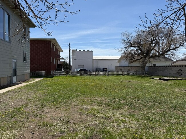 Building Photo - 818 3rd Ave N